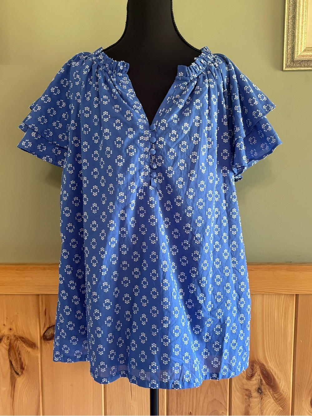 Chelsea & Theodore Blue And White Floral Ruffle-Sleeve Blouse size 1X NWT